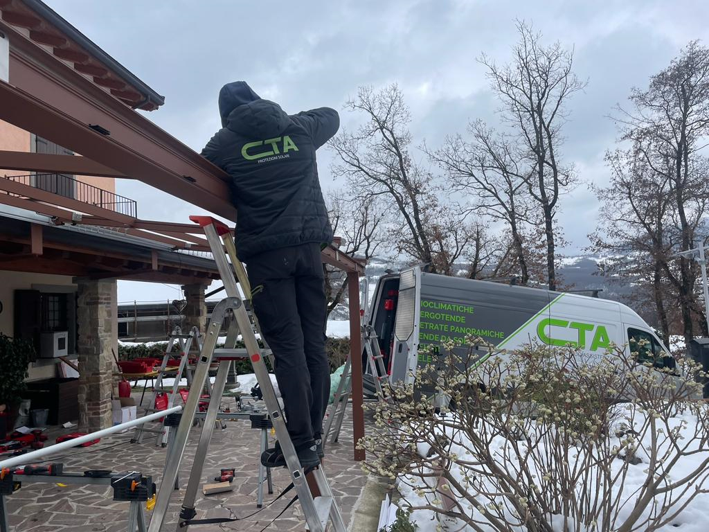 Montaggio tenda da sole team CTA